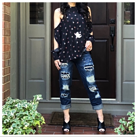 ✨LAST ONE✨Cold shoulder boho chic black floral top - Picture 5 of 8